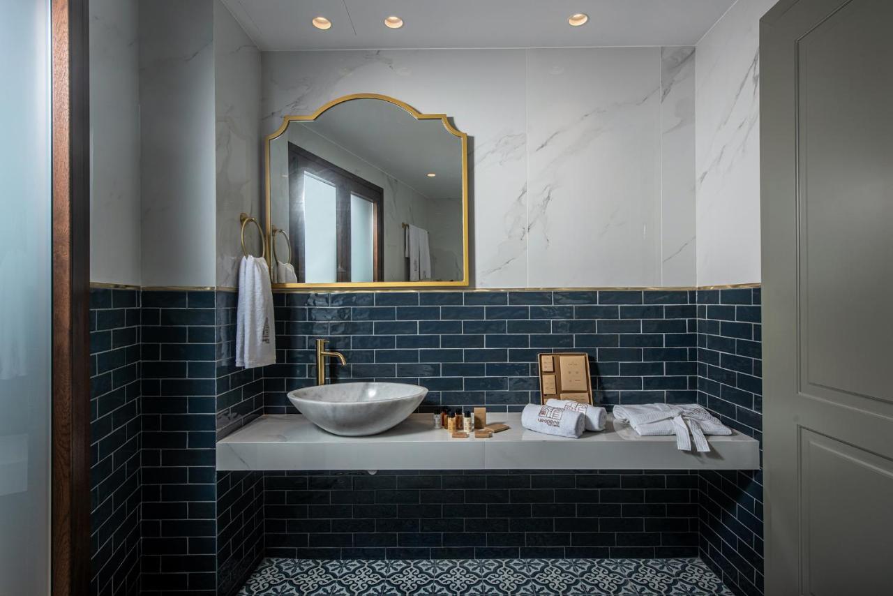 Vespera Hotel *