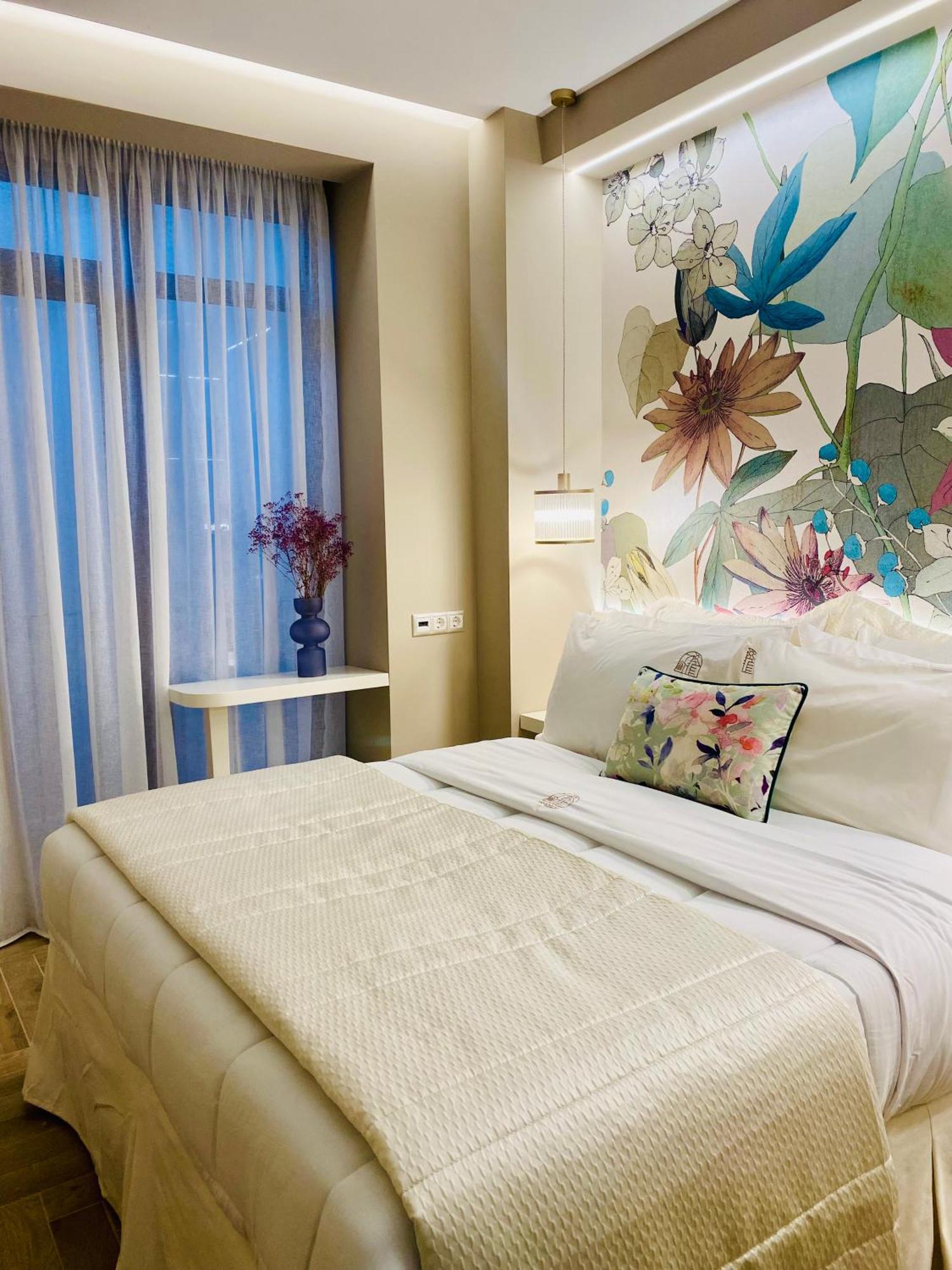 Vespera Hotel *
